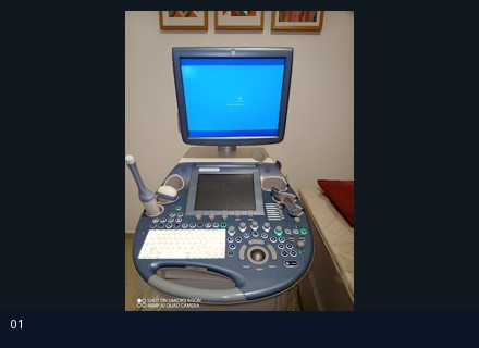 Foto real de manutenção em equipamento de ultrassom
